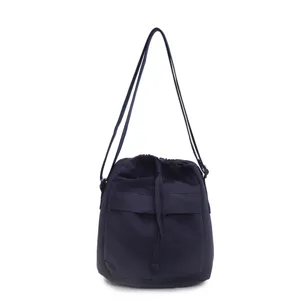 Sac bandoulière décontracté en toile bleu marine avec cordon pour usage quotidien
