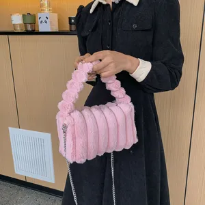 Ροζ plush χνουδωτή τσάντα χειρός γυναικεία, μοντέρνα χειμωνιάτικη τσάντα χιαστί με αλυσίδα.