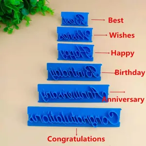 Set van 6 blauwe plastic taart-embossingstempels met handgeschreven artistieke zinnen.