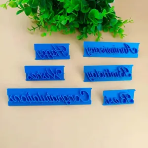 6-delige blauwe taart letter embossing stempel set voor DIY bakken verjaardag decoreren