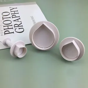 3pcs plastic spring plunger fondant cookie cutters, perfect DIY cake decorating baking tools.