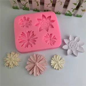 Gros plan détaillé du moule en silicone marguerite avec des formes de fleurs finies.