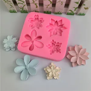 Vue détaillée du moule en silicone à fleurs roses avec le plateau et les décors floraux.