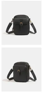 Borsa a tracolla messenger in pelle PU nera con tasca frontale e dettagli in metallo.