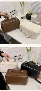 Détail de trousse de maquillage rétro grande capacité design portable étanche fermeture éclair durable