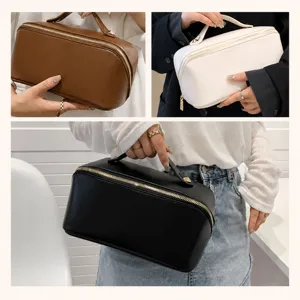 Trousse de maquillage rétro en cuir PU grande capacité avec poignée et fermeture éclair.