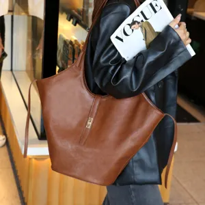 Brown leather tote bag for women, large capacity slouchy shoulder bag for commute.