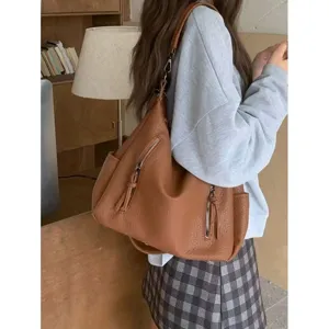 Retro brown shoulder tote bag for women, casual large capacity PU leather crossbody bag.