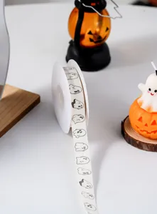 Nastro in cotone di Halloween con stampa di fantasmini, ideale per confezioni regalo festive.