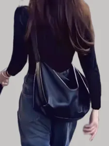 Sac porté épaule hobo en cuir souple noir grand modèle élégant et polyvalent quotidien