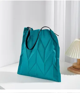 Geometric pleated tote bag detail, unique diamond grid texture, large capacity for daily commuting.