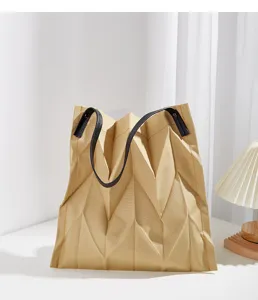 Geometric pleated canvas tote bag large capacity stylish shoulder bag for daily commute women