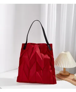 Red pleated geometric canvas shoulder tote bag, stylish commuting handbag for women and students.
