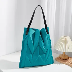 Geometric pleated canvas tote bag for women, large capacity casual shoulder bag commuting daily.