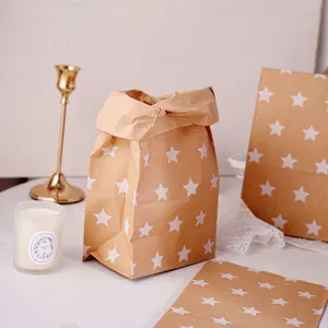 Sacchetti di carta kraft con stelle bianche, grandi borse per conservazione e confezione regali.