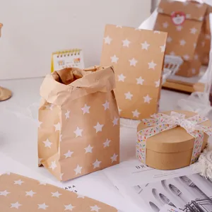 Buste di carta kraft con motivo a stelle bianche, grande capacità di stoccaggio e regali.