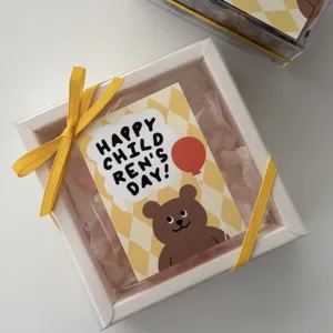 Quadratische Geschenkschachtel Verpackung Aufkleber Karte mit niedlichem Bären Design.