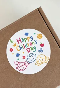 Runde Kindertags-Verschlussaufkleber für Geschenkverpackungen mit süßen bunten Cartoon-Motiven.