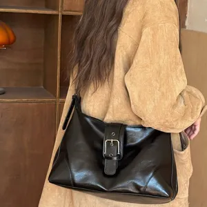 Retro black leather underarm shoulder bag for women, vintage style chic retro hobo handbag.