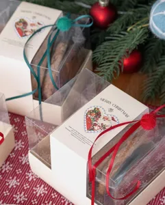 Weihnachtsgeschenk Verpackungsband und transparente Schachtel Set für festliche Dekoration.
