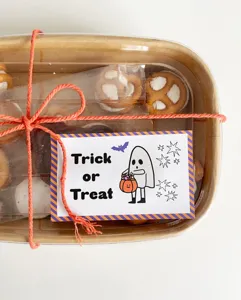 Scatola di imballaggio per snack rettangolare di Halloween con etichetta fantasma.