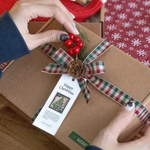 Nastro scozzese di Natale per pacchi regalo, nastro decorativo da 1.5cm con pigna ed etichetta.