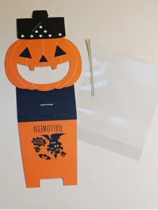 Détail de boîte d'emballage de biscuits citrouille Halloween, kit carton plat sachets.
