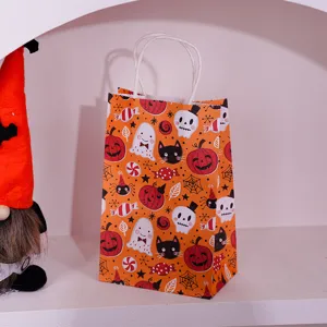Χάρτινη τσάντα δώρου Halloween λεπτομέρεια σχεδίου με χαριτωμένη κολοκύθα και φάντασμα.
