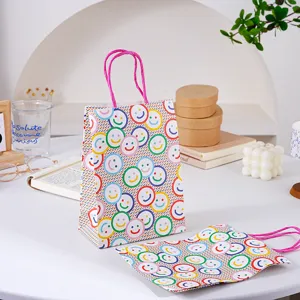 Bolsa de Regalo de Papel Kraft Smile Face Con Asa Estilo Ins Postre Panadería Embalaje de Papel Bolso Para Fiesta Celebración