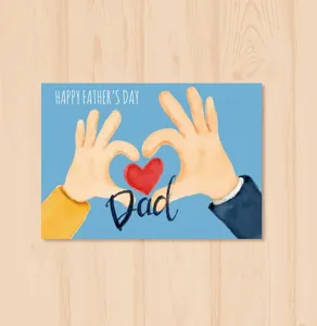 Vatertag Grußkarte mit Aquarell Herz Hände Design als schöne Papierkarte für den besten Vater.