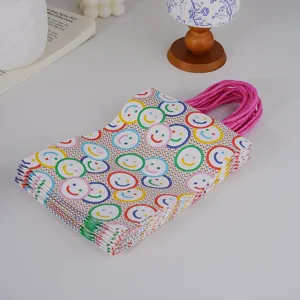 Bolsas de regalo de papel kraft de colores con asas rosas para panadería y fiestas.