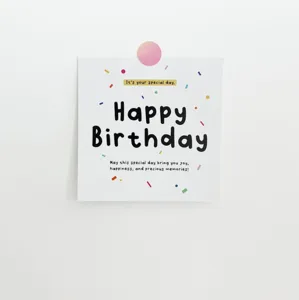 Tarjeta de felicitación de cumpleaños cuadrada con diseño colorido para floristerías.
