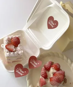 Autocollants de scellage rouges en forme de cœur joyeux anniversaire pour emballage cadeau.