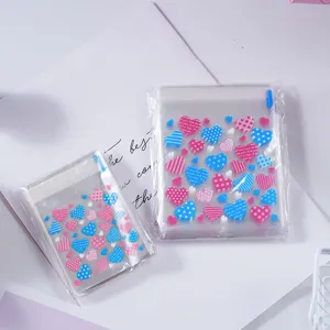 Transparante zelfklevende verpakkingszakken met kleurrijke hartjesdetails voor u.