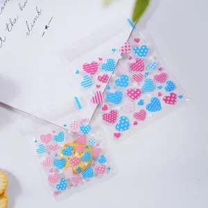 100st doorzichtige zelfklevende snoepzakjes met kleurrijke hartjes voor valentijnsdag cadeaus sieraden
