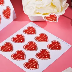 Adesivi di San Valentino a forma di cuore con scritta, ideali per confezionare regali e pacchetti.