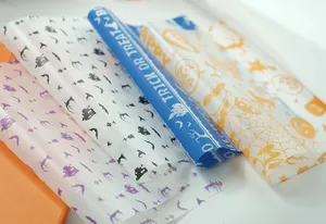 Detailansicht von Halloween Wachspapier als Lebensmittelverpackung mit schönen Motiven.