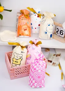 Bolsas de regalo de plástico con cordón de osito conejo lindo para fiestas infantiles y vacaciones.