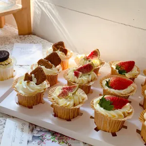 Einweg braune Muffin Förmchen Cupcake Papierkuchen Backformen Backpapier Tablett Set