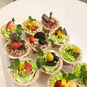 Einweg Cupcake Papierförmchen gerollter Rand Muffin Backförmchen für Party Dessert Präsentation