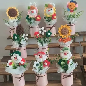 Bouquet di Fiori in Lana all Uncinetto Fatto a Mano Babbo Natale Coniglio Girasole Vaso Fiore Artificiale Lavorato a Maglia Regalo Decorazione Casa