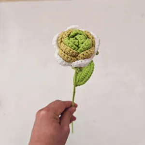 Hand crocheted yarn rose flower artificial bouquet gift for Valentine's day home decor detail view