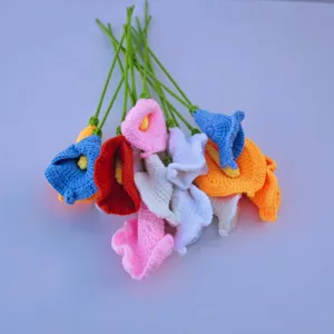 Handgemachter Häkel-Calla-Lilien-Strauß geflochtene künstliche Blumen für Heimdeko