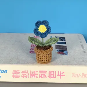 Handgefertigte Häkel-Gänseblümchen Topfpflanze süße Heim-Desktop-Dekoration künstliche Blume Topf