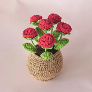 Handgefertigte Häkel-Rosen im Topf künstliche Wollblumen Heimdeko Tischdekoration