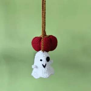 Pendentif de voiture citrouille fantôme au crochet fait main Halloween décoration en laine