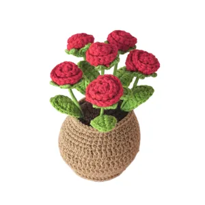 Handgehäkelte Rosen Topfpflanze, künstliche Strickblume Heimtextilien Dekoration Geschenk.