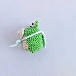 Handgemachte Häkel Frosch Plüschtier, süßes Design, perfektes Geschenk für die Dekoration.