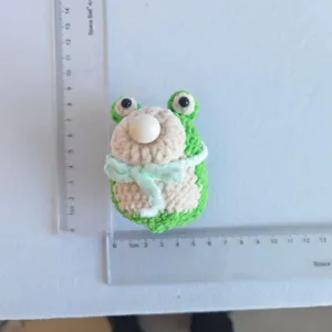 Handgemachte Häkel Frosch Puppe mit Blase Plüschtier süße Desktop Dekoration Tier Geschenk Idee