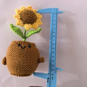 Pianta in vaso di girasole all'uncinetto fatta a mano decorazione carina giocattolo lavorato 15cm